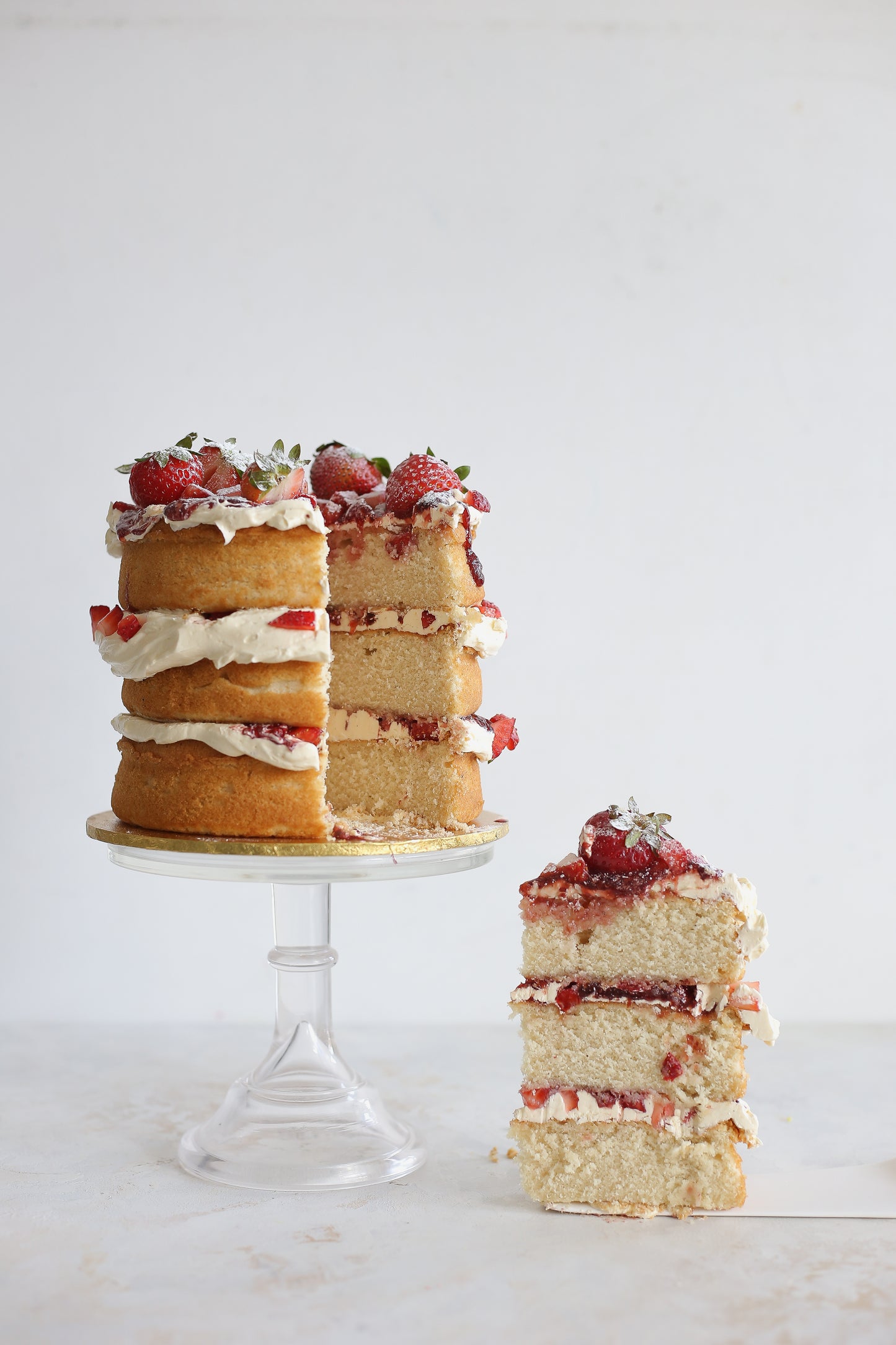Strawberry sponge cake,