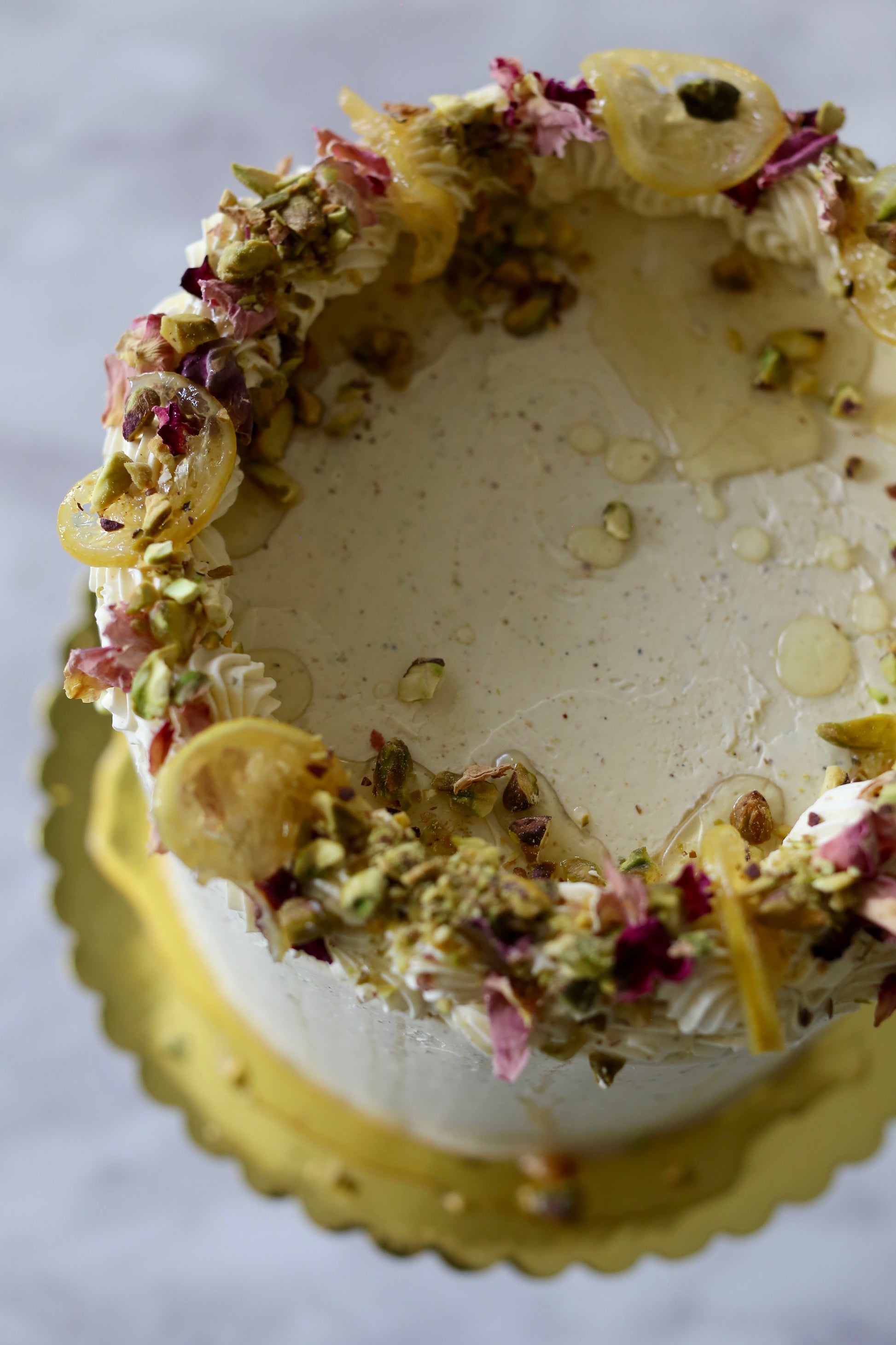 coconut cake with pistachio